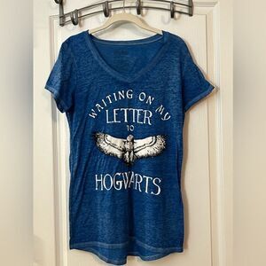 Harry Potter‎ Tee Waiting on My Letter to HOGWARTS women’s size Large Blue